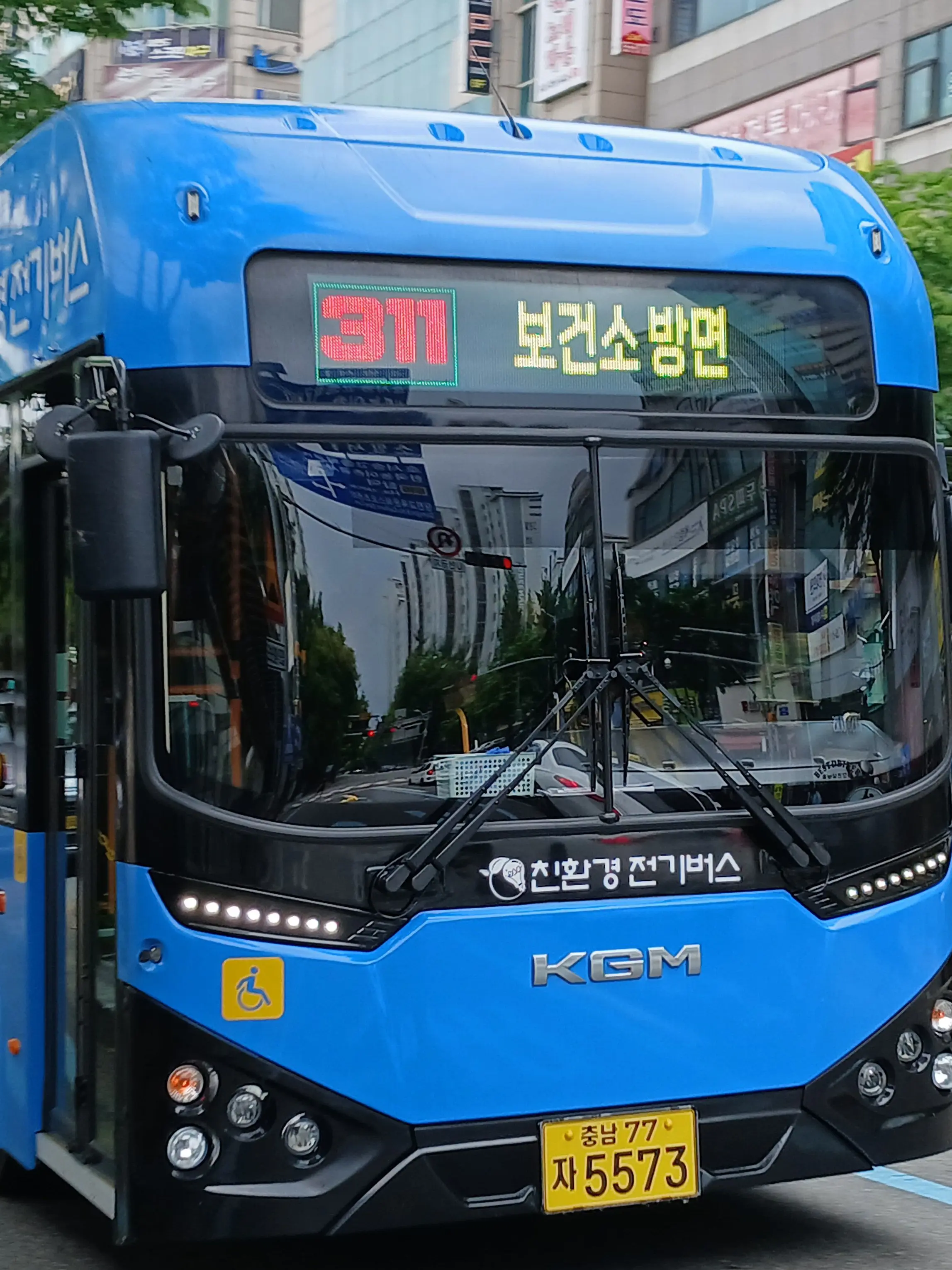 StormyEye4444의 메이드복입은 버스 🥵☠️