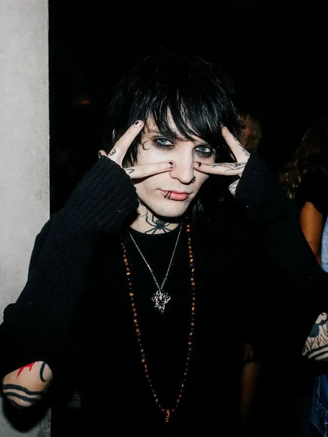 Kiera696447의 JOHNNIE GUILBERT and his roomate and friend