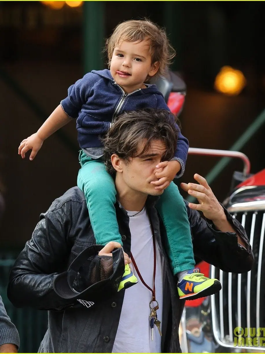 Dinonuggets2833의 Your son found you a new husband