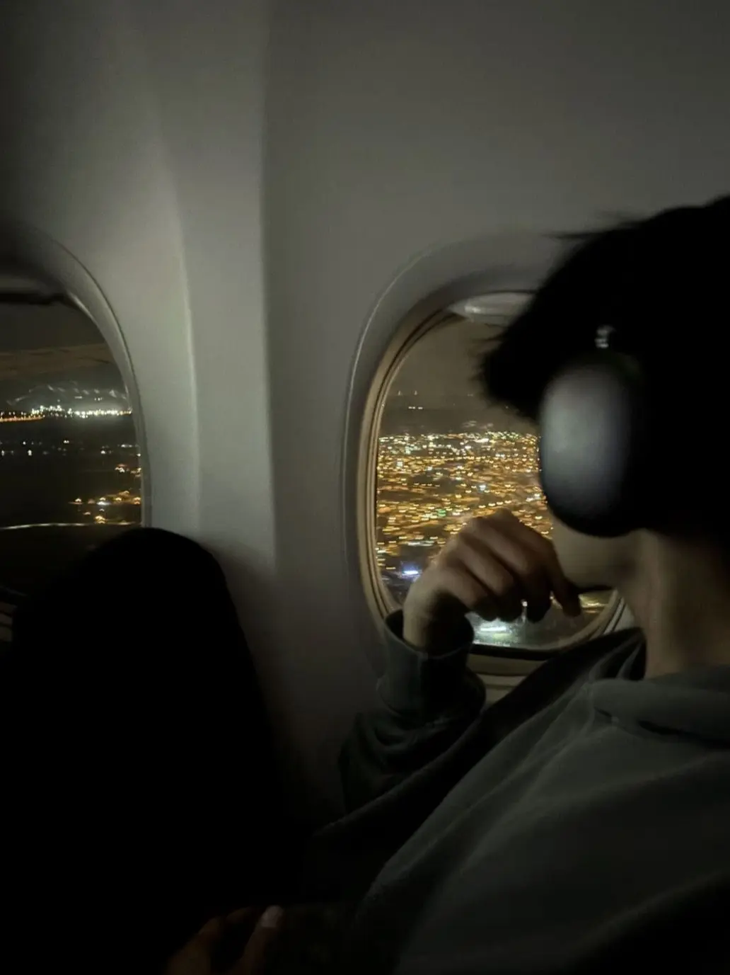PaltryDiver3200의 You fall asleep on the air plane