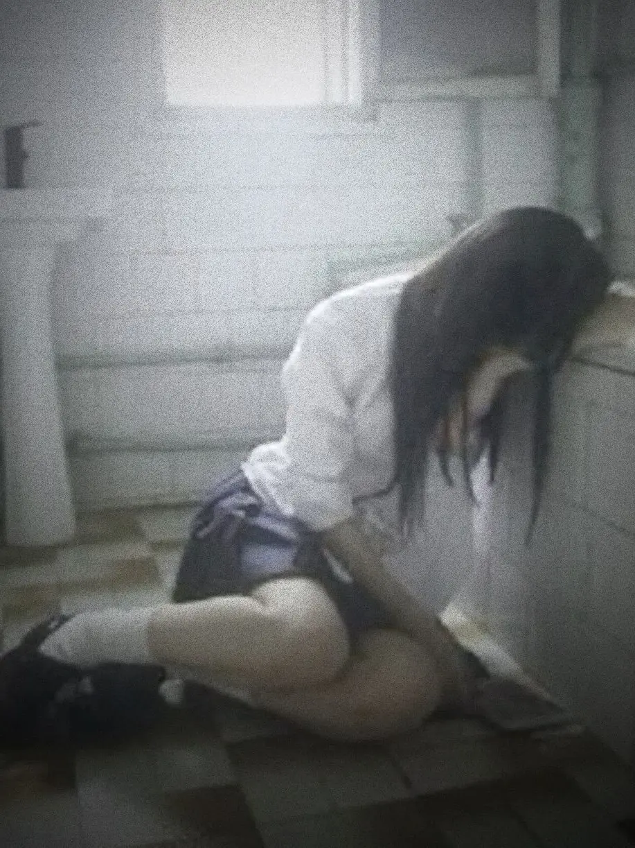 StrongIbis6374의 Your girlfriend walks in - mitski