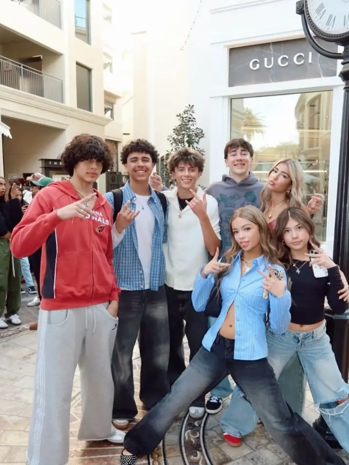 Renttent의 Influencers Friends— and maybe more??