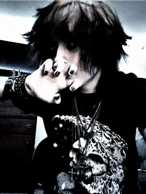JaggedSugar0739의 New Roommate is emo?!