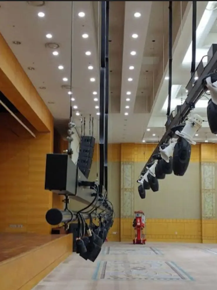 STAFF_DUCK2000의 The Lighting Director?