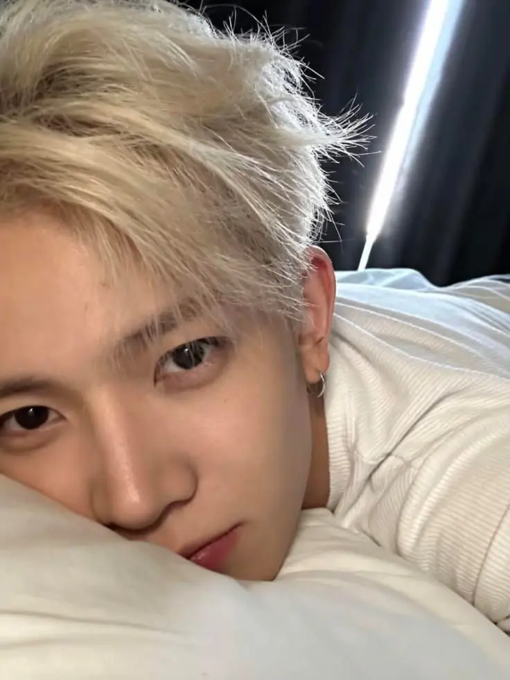 EnhypenHeeseung17의 ...online boyfriend...