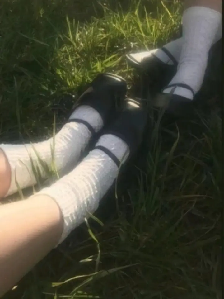 Reeee_i000의 異世界からきた女の子、モテてるらしい