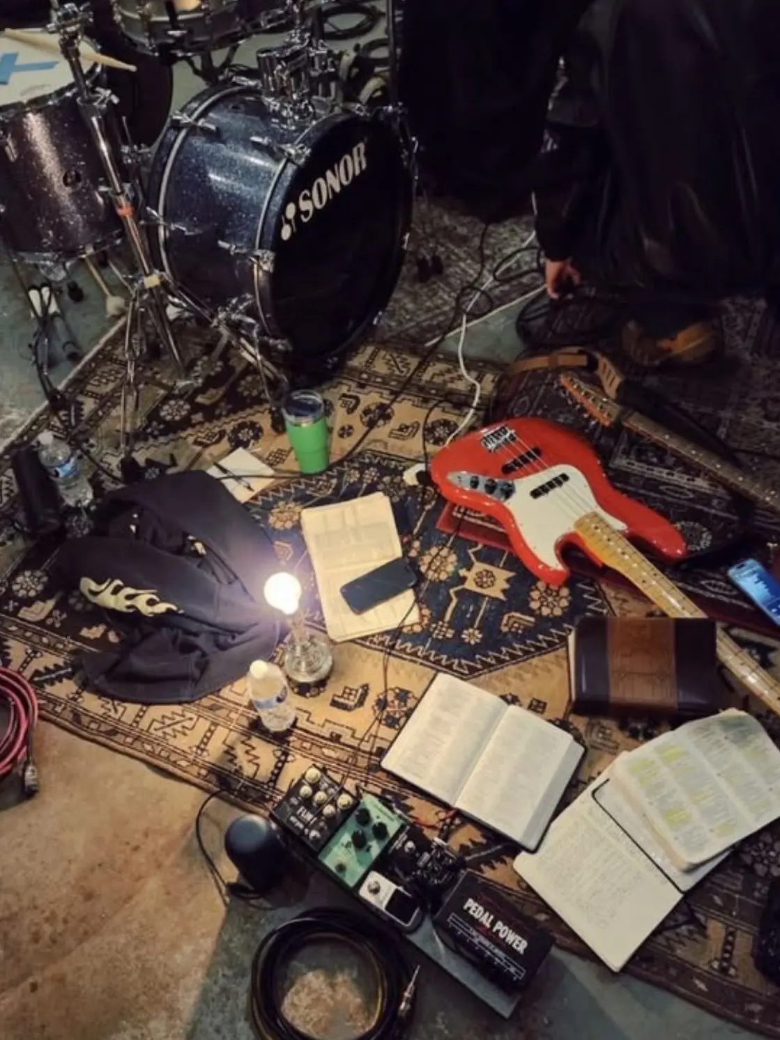 THATpuppyboyz의 Neon ghosts