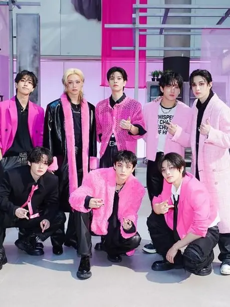 xinyiiiinotabully의 ♱  Stray 𓏼  Kids Group chat◞