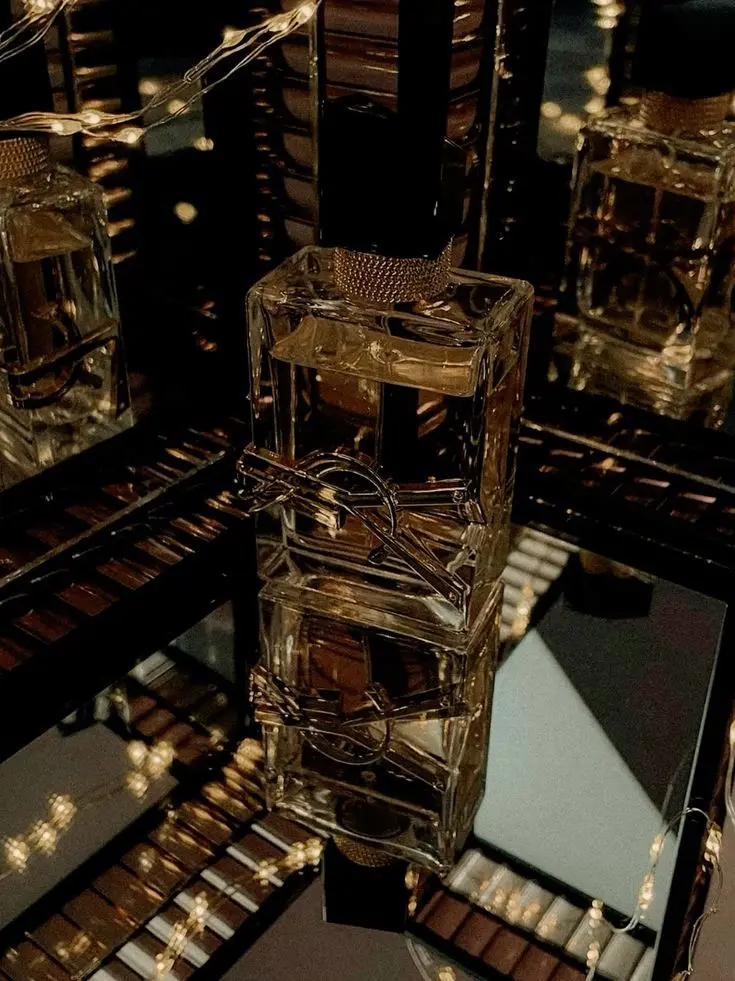 Dreamcoreinscreen의 ℭ𝔢𝔫𝔡𝔯𝔦𝔩𝔩𝔬𝔫.