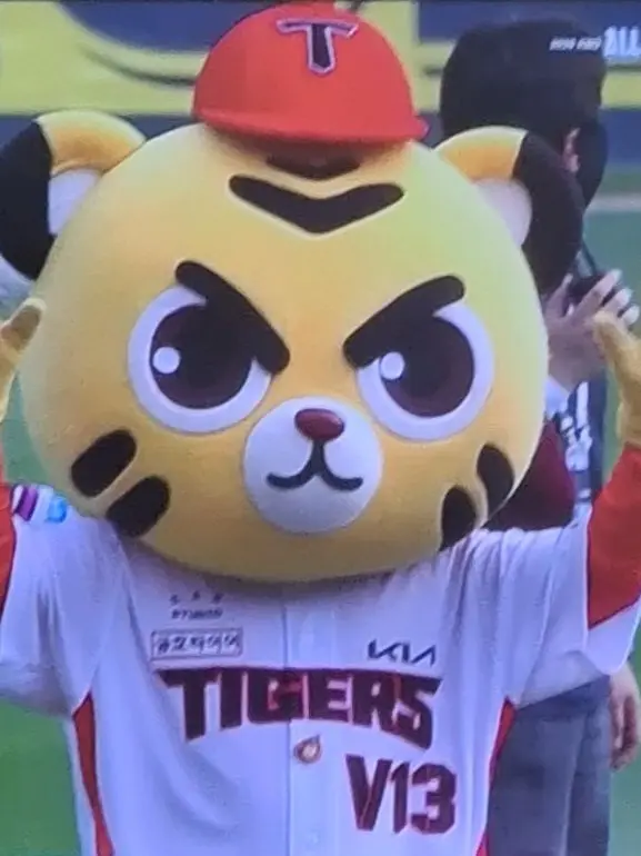 HELLOKITTY0987의 허그하려는 호걸이