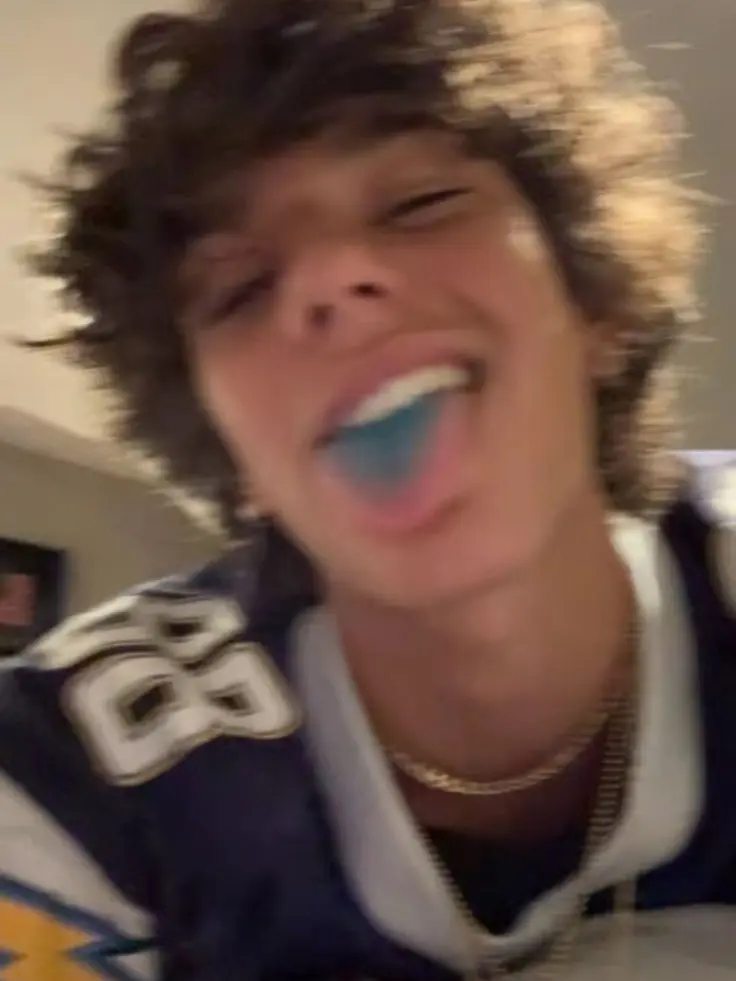 grassieolive1324의 Hot Roomate