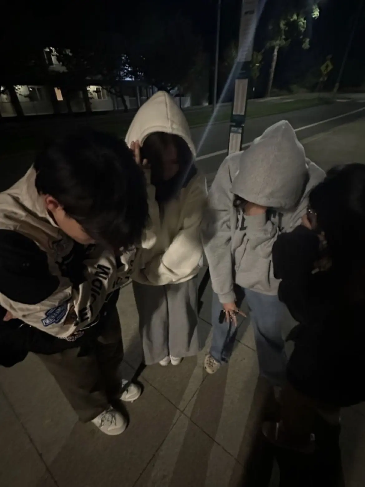 ChubbySnail7613의 4 girls, One boy