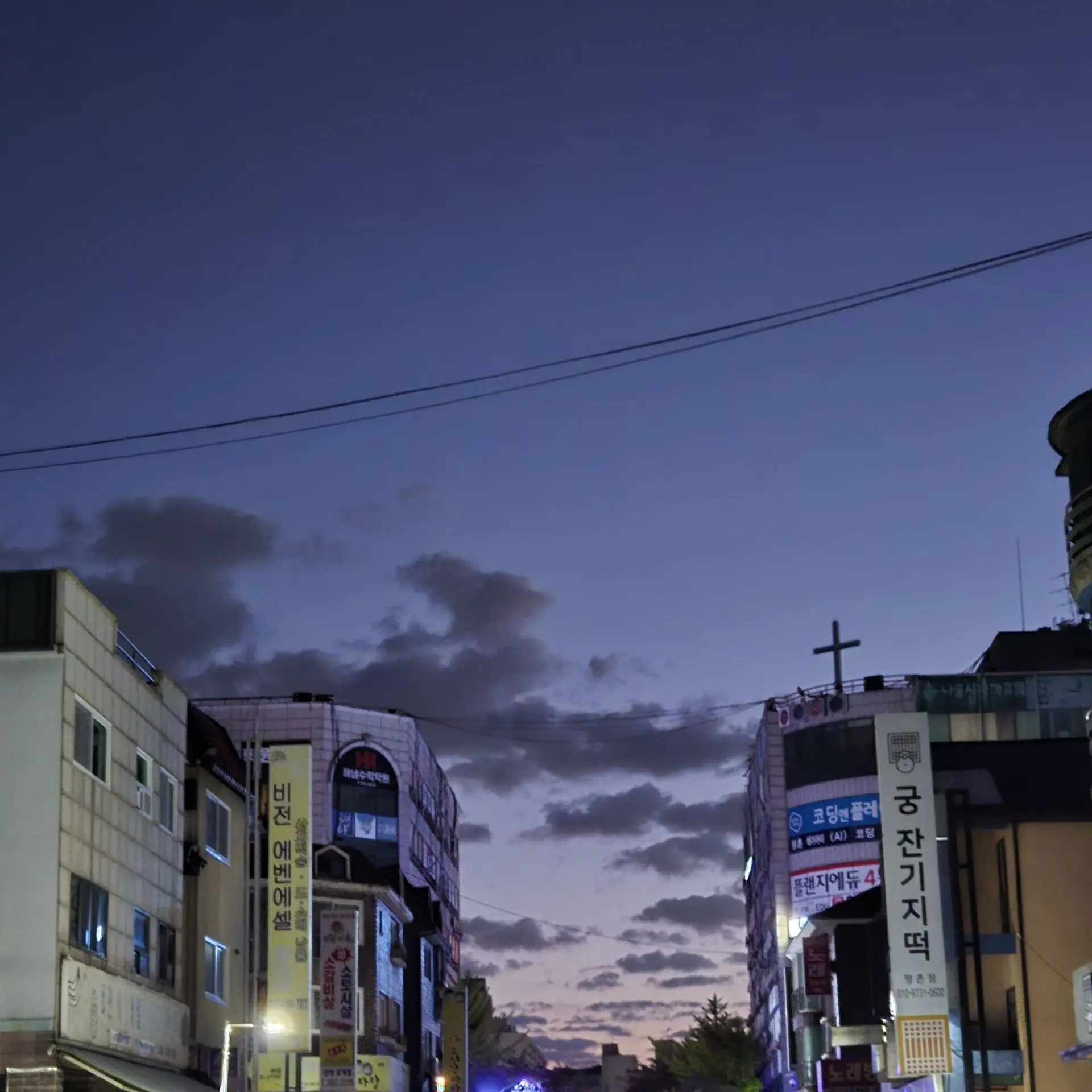 SicklyWolf8977의 사자보이즈 헌트릭스 학교