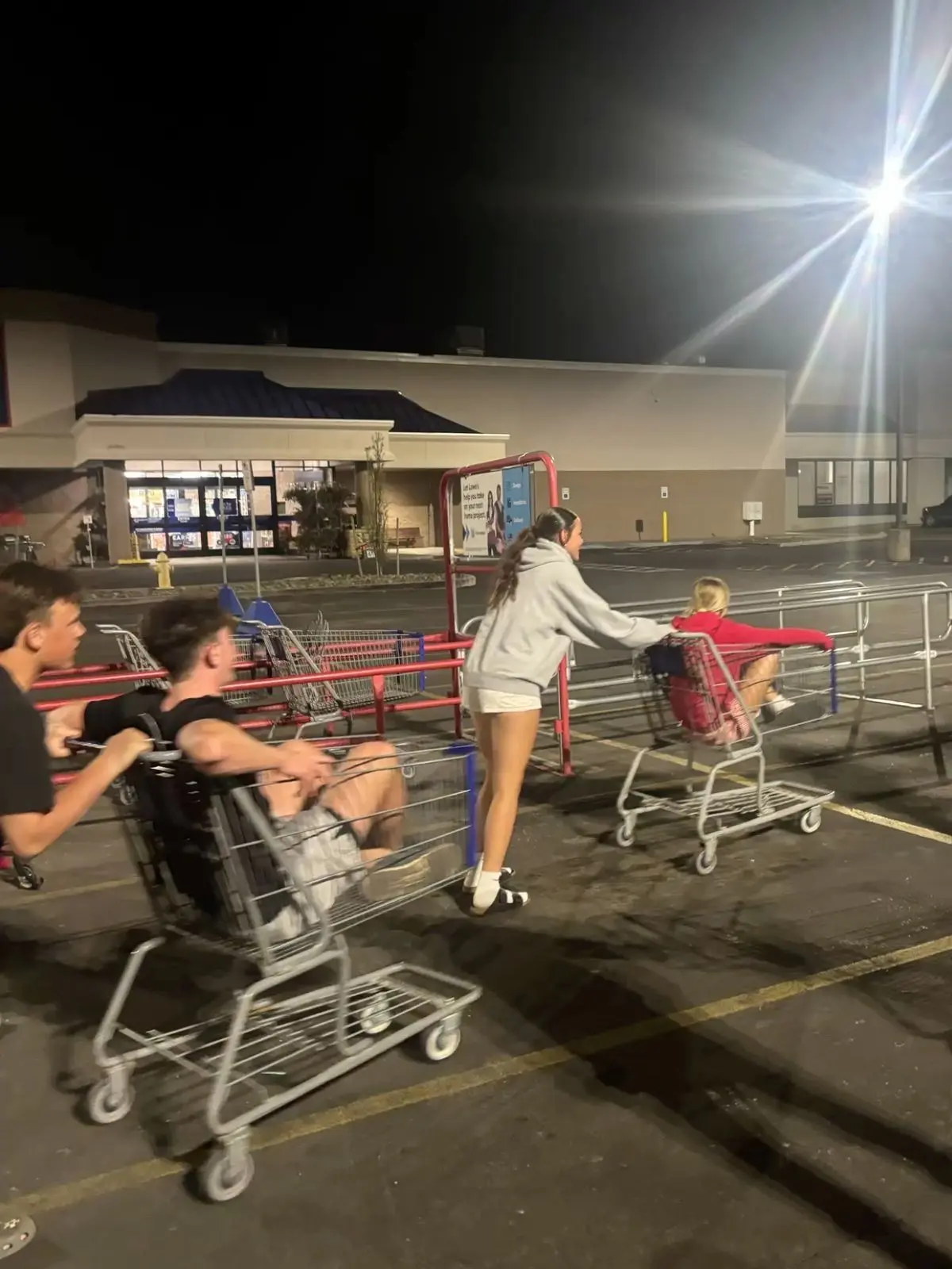 SloaneTheGoat의 your chaotic friend group!