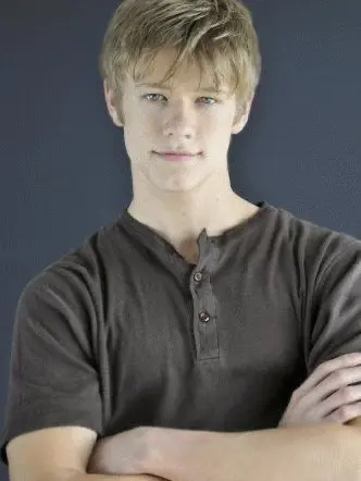 PerkyEagle8409의 Lucas Till
