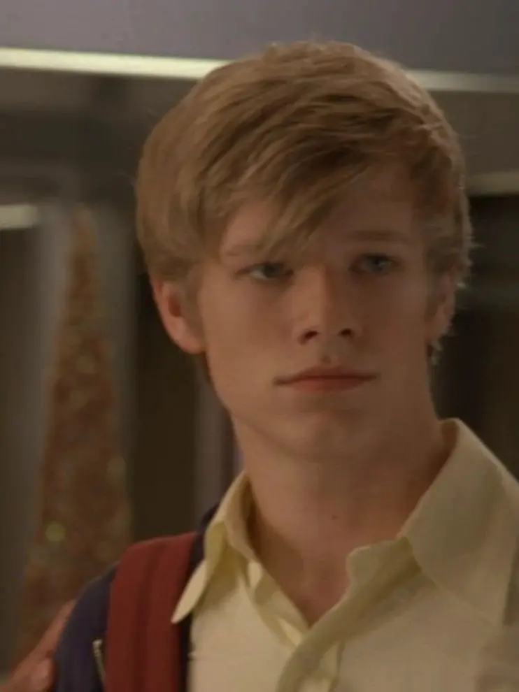 PerkyEagle8409의 Lucas Till