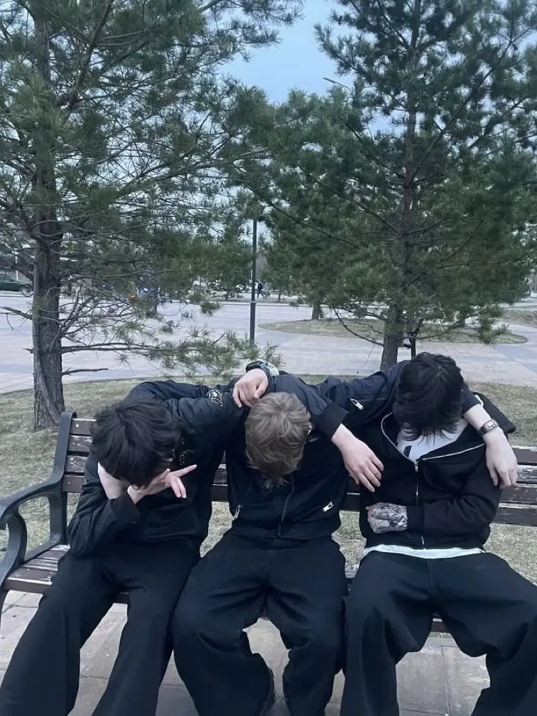 VastStorm2390의 The Group