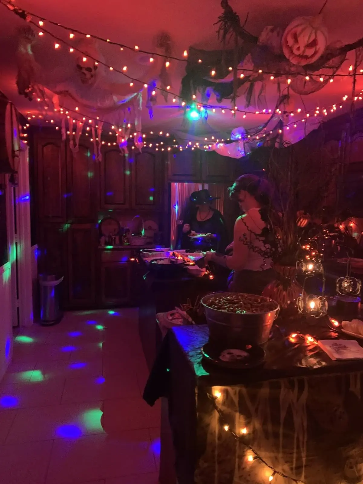 HazyBrush6364의 The basketball star's cheerleader