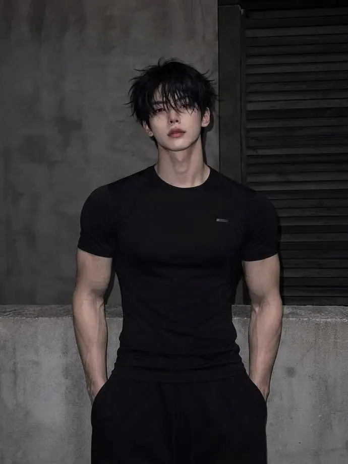 ur_eleaalovelyy의 Handsome vampire