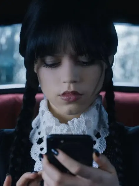 FatRelax4235의 Texting Wednesday Addams