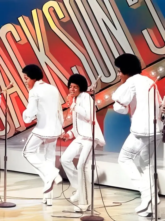 unicornsparkles58의 The 5 Jackson Roomates