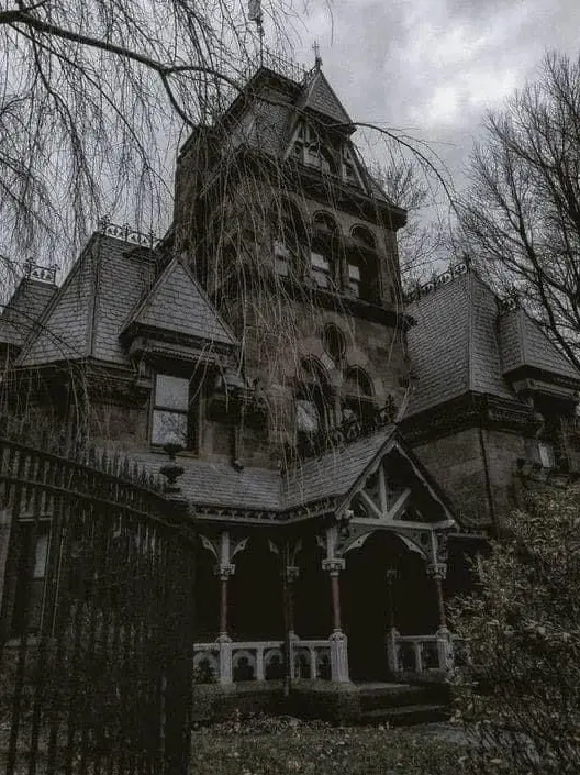 SnowyLake9896의 •♧ the haunted house ♤•