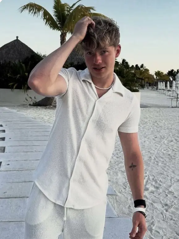 Samandcolbyvamp의 Sam Golbach