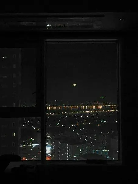 mx.1nv의 그옆에 로션만 바른 나우아임영