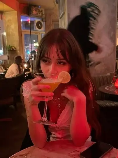 FairParallel612의 Girlfriend is jealous at dinner.