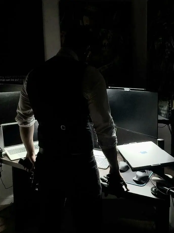 WornFinch4117의 Obsessive, Cold Husband