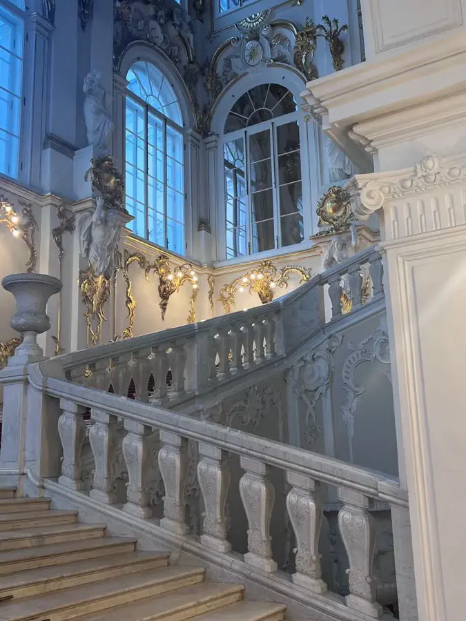 GunSuck_7552의 { 역하렘 게임의 가짜 성녀 }