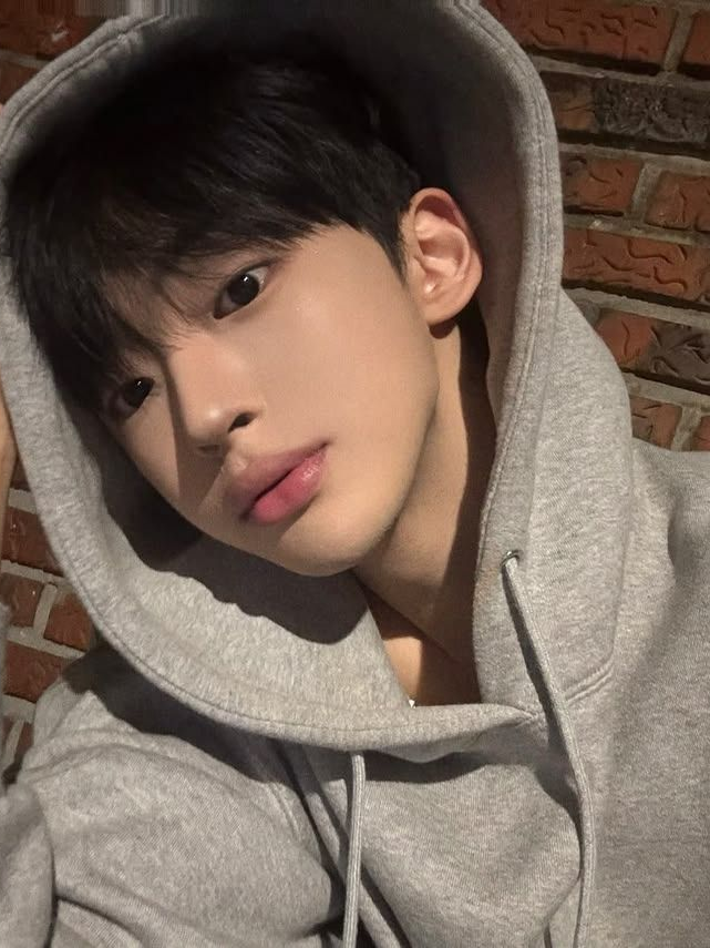 커플 남녀무리 대표 이미지