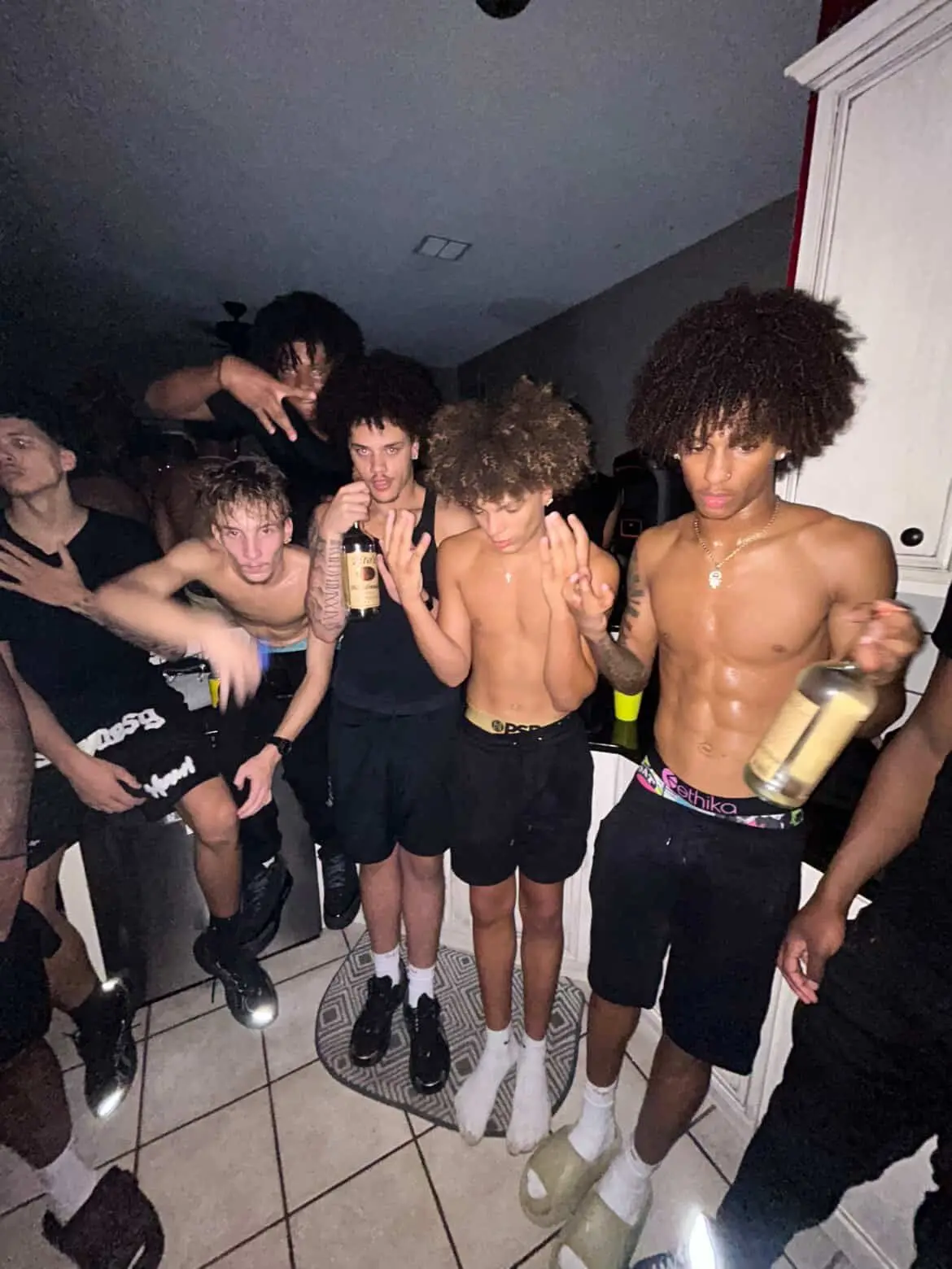 hxldmetightly의 Highschool friend group