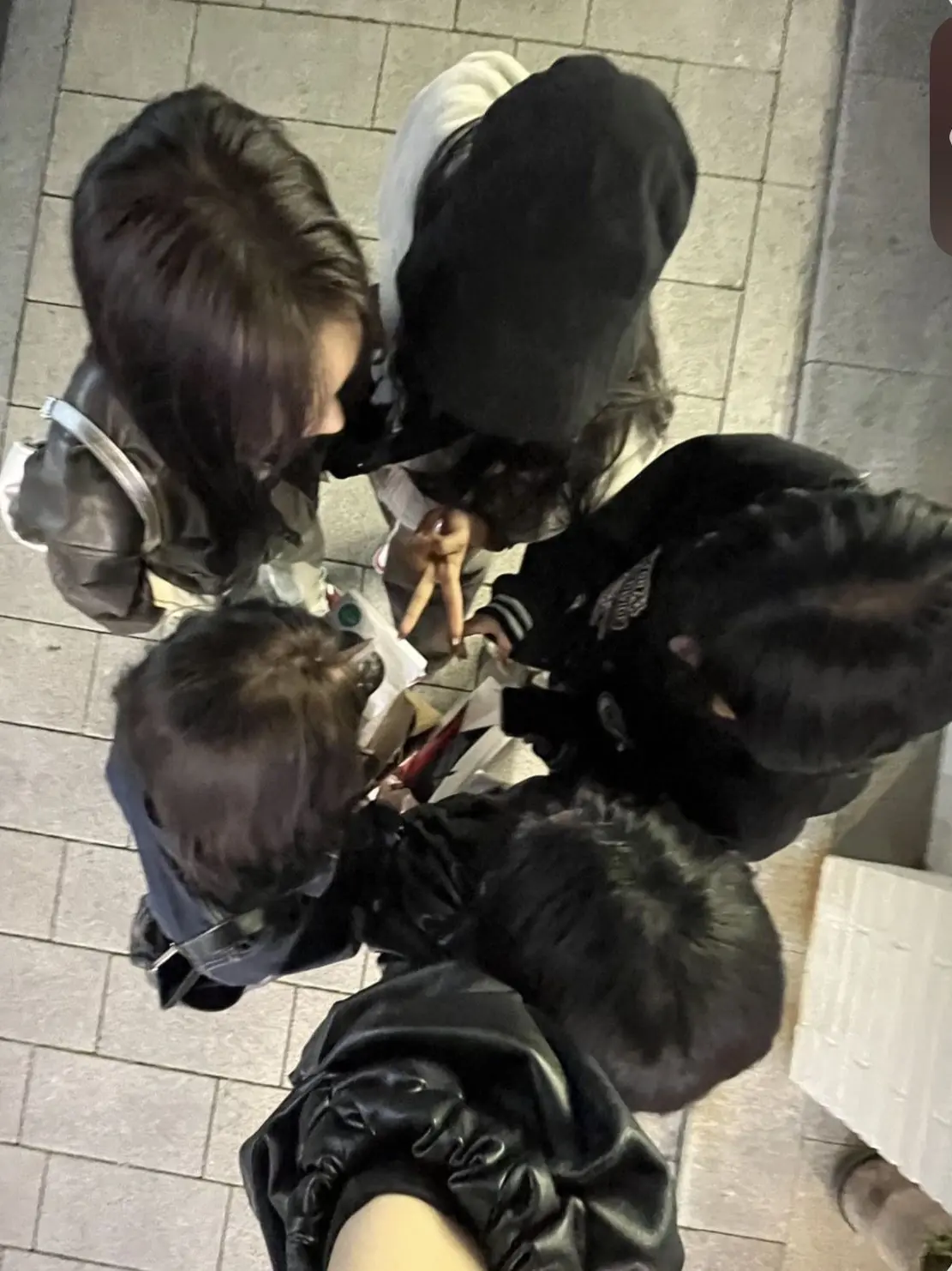 ModestBroth4993의 Your sisters