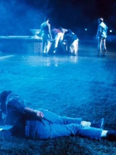 ur_broski의 Outsiders Water Fountain Scene.