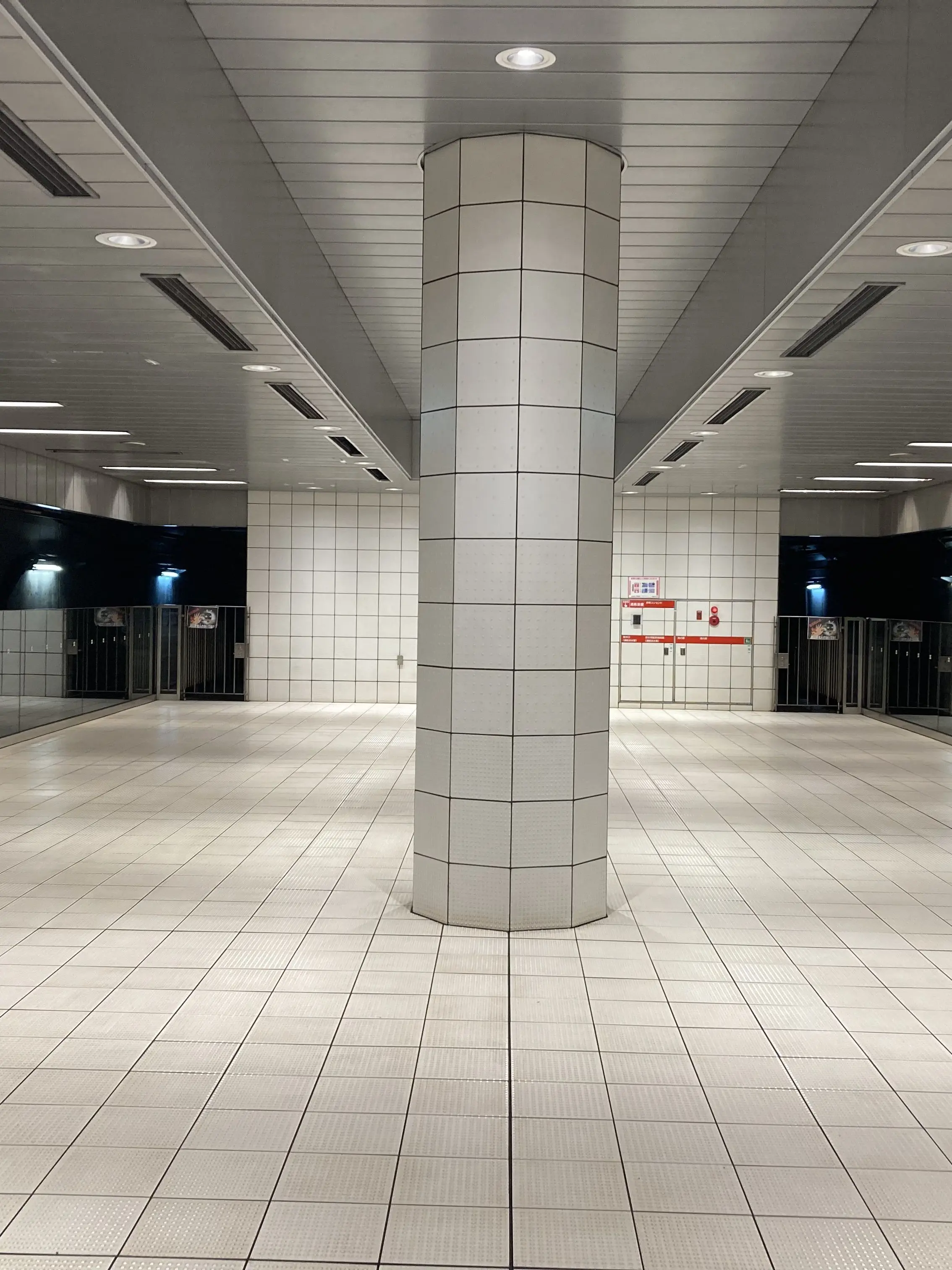 meikoutetudouE331의 ある日、山奥の地下に続く道に行くと…