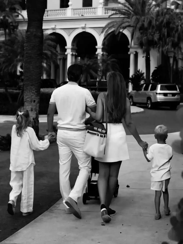 SweetTent6793의 Aristocrat parents
