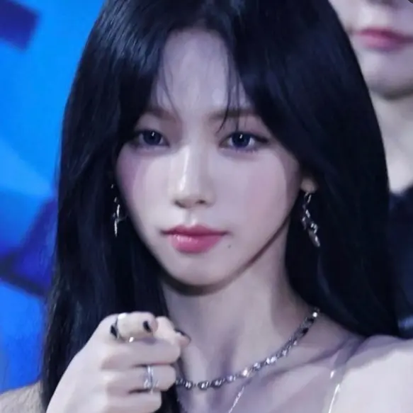 FuzzyDune8135의 카리나와 같은 비행기를 탔따