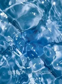 CurvedHut7446의 쟤 맨날 울고다니네-🌹