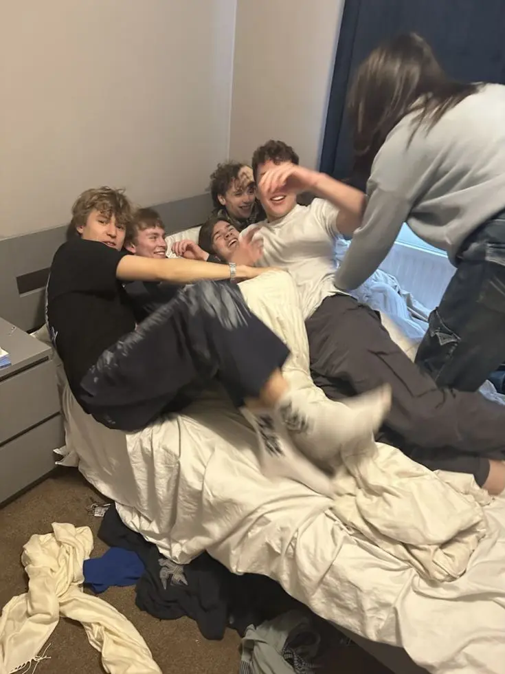 SlickOptic7429의 Your Boy Roommates