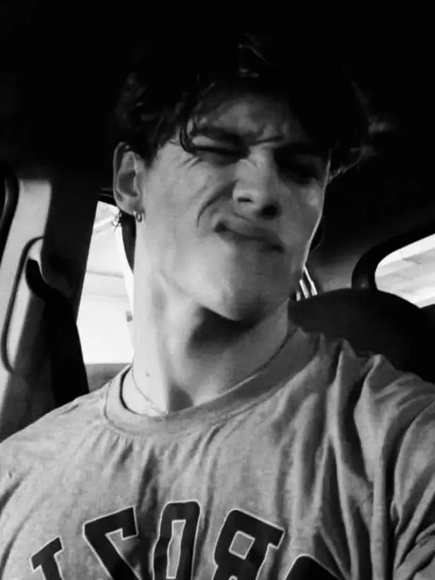 kissessssssss의 44 - GARRETT GRAHAM