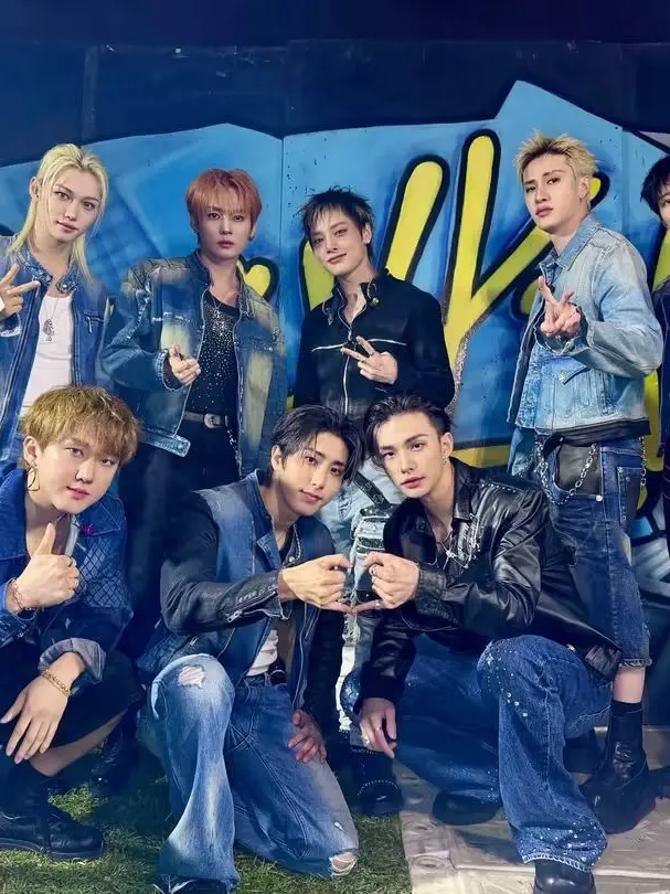 xxSKZ143xx의 Stray Kids Notice You.
