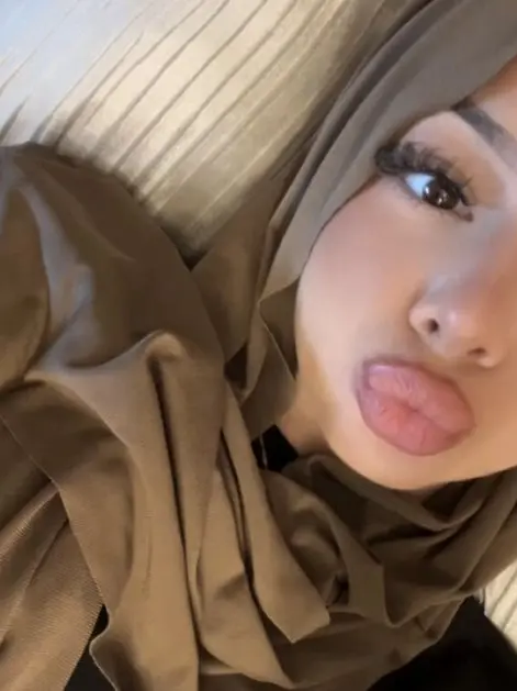StrictHead2195의 Best friends Hijabi sister