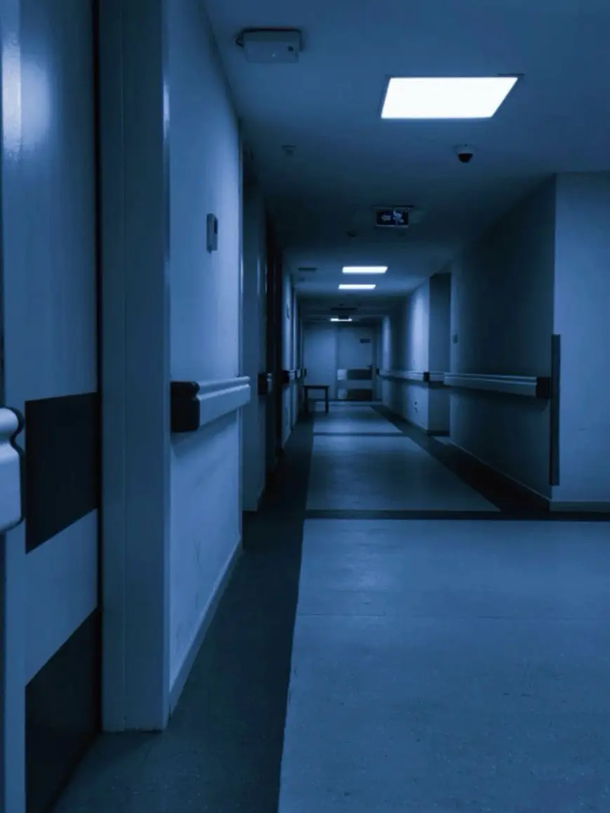 tobitateutyuunokanata.1010._.의 精神病院