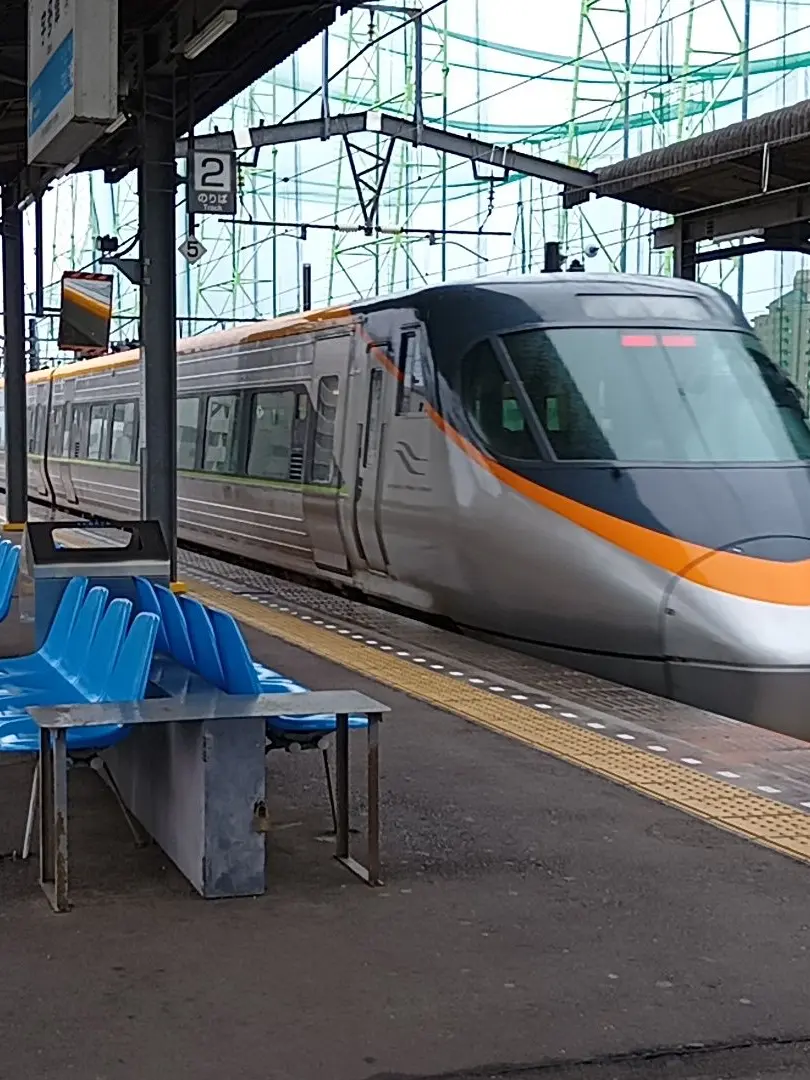 ThinSlug5823의 JR四国8000系電車