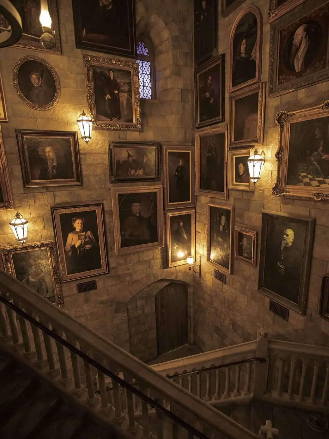 WryAtom0558의 •~•HOGWARTS•~•
