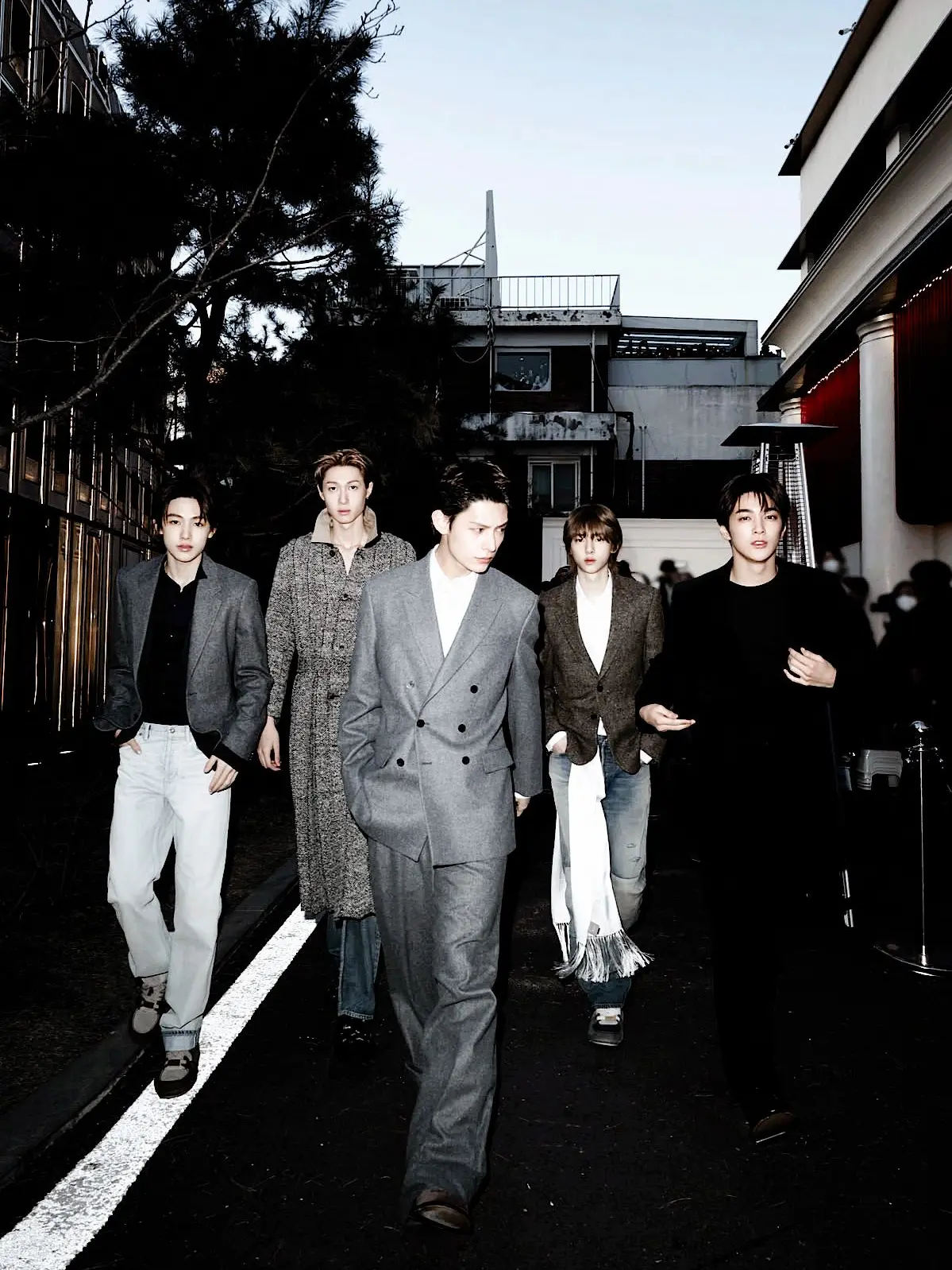 dolleds의 SUPER RICH KIDS.