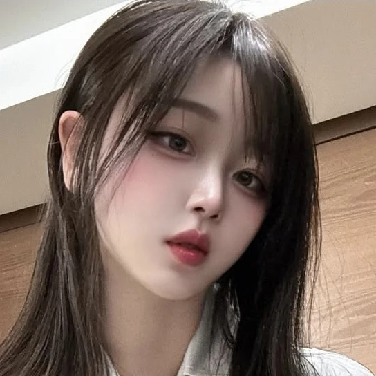 여사친이 교복을 입었는데...작다