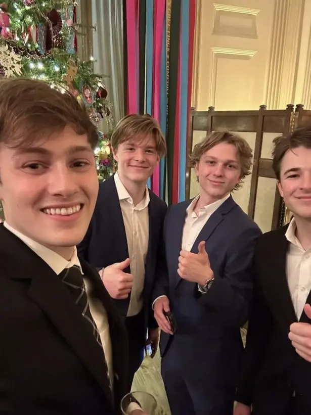 mikurinlove의 hanging out w harry,l dean, parker and chris