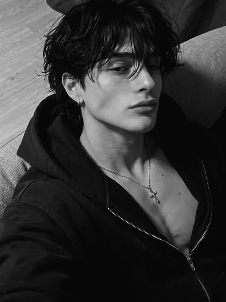 DemureShare9714의 Lorenzo Valera